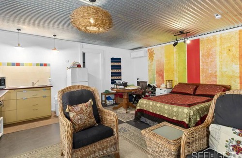 Corowa Apartment | This pet friendly retreat is excellent to relax over looking a "rain forest".