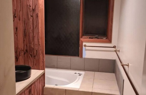Peerabeelup Cottage | Three Bedroom Cottage - Sleeps 8 - Self contained 3 Bedroom Cottage 1 King, 1 Queen and 2 Bunks