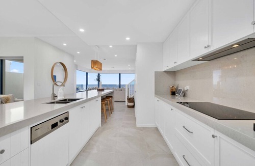 North Brighton Apartment | Three-Bedroom Luxurious Beachfront Holiday Home