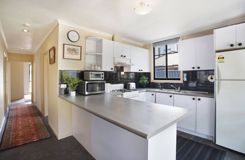 Coburg North House | Three Bedroom Sweet Retreat in Coburg