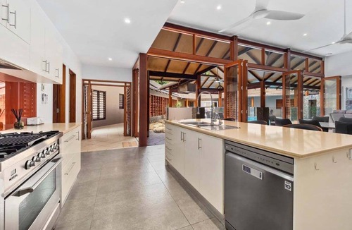 Clifton Beach House | Three Corners Of Paradise In Clifton Beach