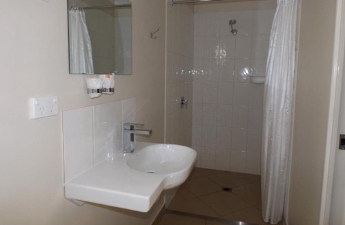 Monto Hotel | Three Moon Motel