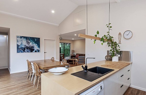 Warrnambool House | Thunder Point Cottage is a unique little home that proves that good things come in small packages.