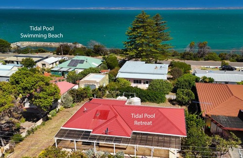 Kingscote House | Tidal Pool Retreat - Central Kingscote - 50m to beach