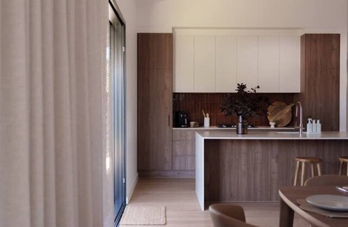 Aldinga Beach House | Tide ~ 3 King rooms~Steps to the Sea~Gas fireplace