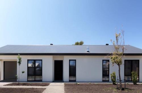 Aldinga Beach House | Tide Aldinga Beach 3 King rooms Sleep 6 Steps to Beach