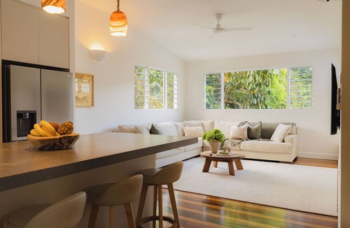 Edge Hill House | Tide & Palm House- 150m to cafes/trails