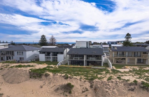 The Entrance North House | Time and Tides - Beachfront, Stunning Ocean Views.