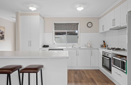 Portarlington House | Time to Relax - Stunning getaway in a prime location.