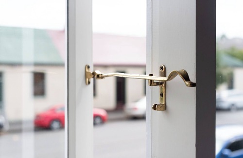 Launceston CBD Cottage | Timeless Treasure: Near the City Centre & WiFi
