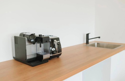 Maroochy River Apartment | Tinarra treetops, a 1 bedroom studio with a fully equipped bathroom and lounge