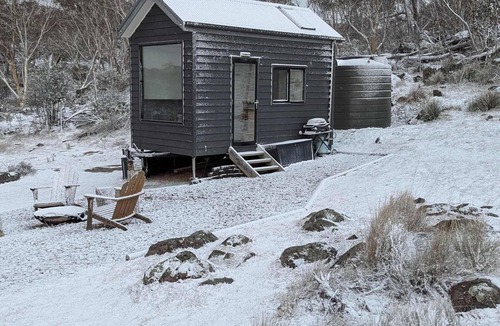 Hill Top Cabin | Tiny Elsie - Snowy Mountains