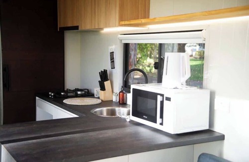 Canoelands House | Tiny Home Scenic National Park Views Serenity