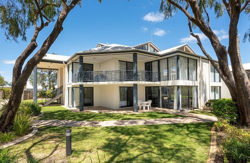 Broadwater Resort | To The Beach - Unit 2