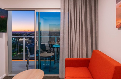 Adelaide Central Business District Hotel | Tom's Court Hotel