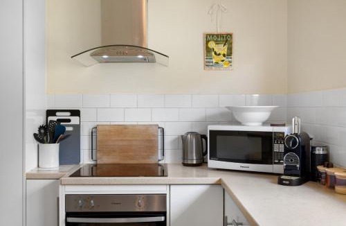 Toorak Gardens Apartment | Toorak Escape - Serene Stay near Burnside Village