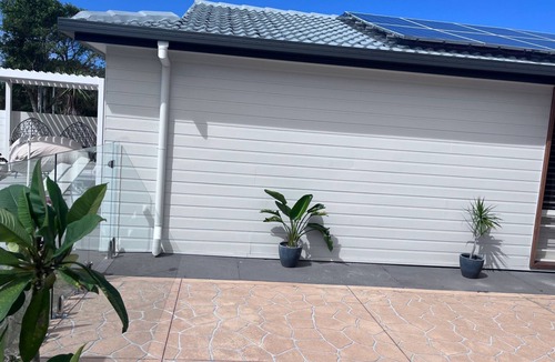 Long Jetty House | Toowoon Bay/Private Pool/Outside Shower
