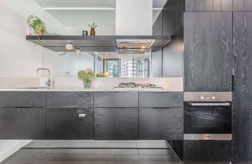 Southbank Condo | Top floor apartment near NGV, Shrine and Gardens