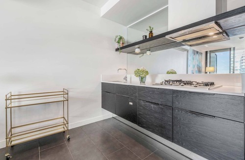 Southbank Condo | Top floor apartment near NGV, Shrine and Gardens