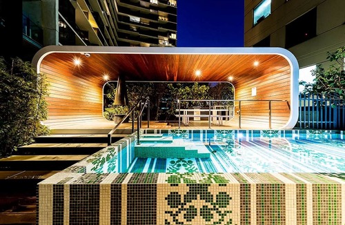 Southbank Condo | Top floor apartment near NGV, Shrine and Gardens