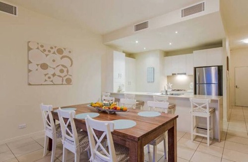 Casuarina Apartment | Top-floor beachside apartment with 360deg views