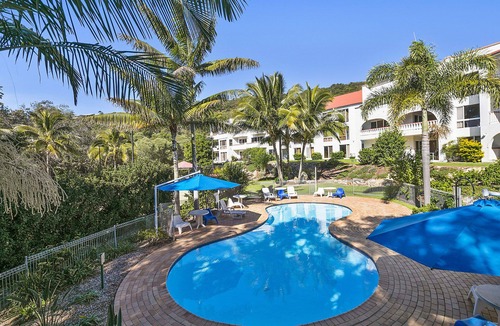 Point Lookout Apartment | Top floor studio - The Perfect Couples Retreat. Walk to beach.