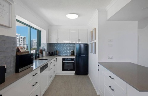 Surfers Paradise Apartment | Top floor unit 2 bedrooms - Direct Beach Access