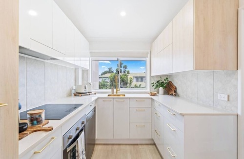 Torquay Apartment | Torquay Boutique Steps to the Beach Dining and Bars