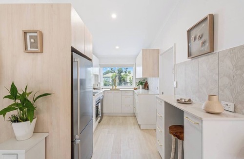 Torquay Apartment | Torquay Boutique Steps to the Beach Dining and Bars