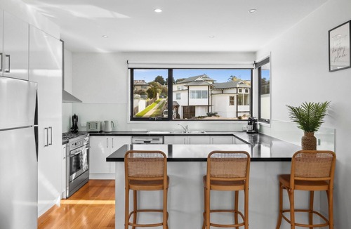 Torquay House | Torquay Point White-Water Retreat