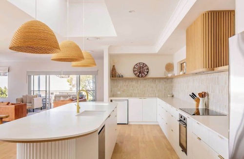 Dunsborough House | Torretta by the Bay - Four Bedroom House, Sleeps 12