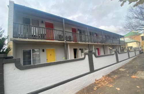 Orange Hotel | Town Square Motel