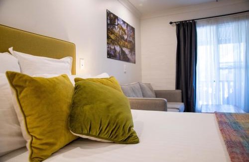 Orange Hotel | Town Square Motel