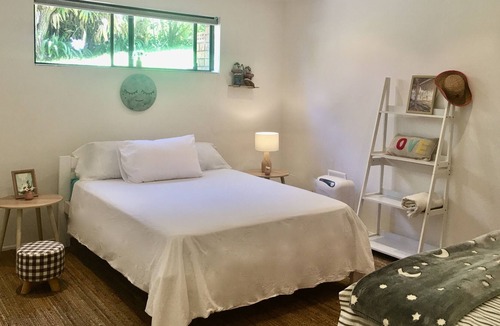 Scotts Head House | TownHouse plus Studio Optional Add-on-Family+Friends+Pets+Value 5min to Beach.
