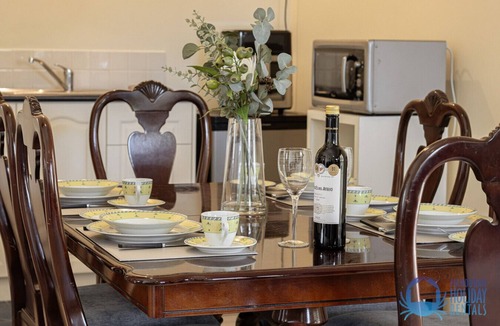 Dudley Park Apartment | Townside Getaway in Mandurah