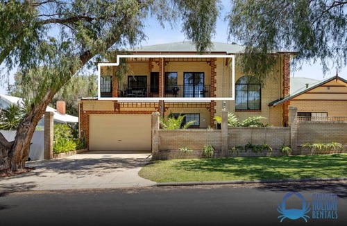 Dudley Park Apartment | Townside Getaway in Mandurah