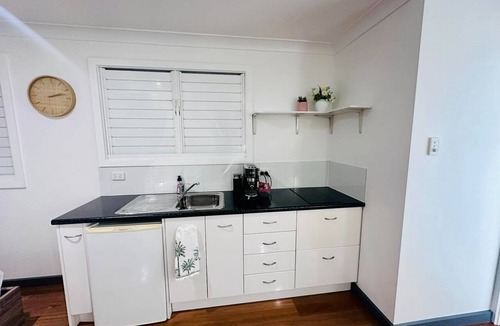 Mundingburra Apartment | Townsville Spacious Granny Flat style apartment