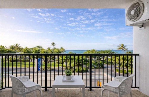 North Ward Apartment | Townsville Strand Studio Apartment with Ocean Views Pool & Parking