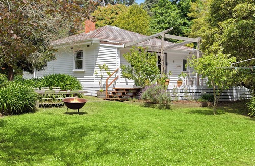 Merricks House | Traditional 1920's cottage in Merricks