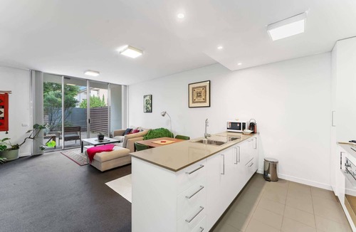 Phillip Apartment | Tranquil 1-Bed Apartment with Courtyard, Pool, BBQ
