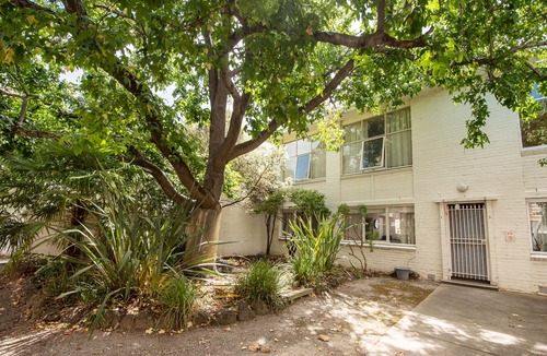 Elwood Apartment | Tranquil 1 bedroom Apt near park & beach
