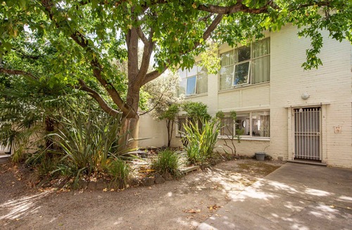 Elwood Apartment | Tranquil 1 bedroom Apt near park & beach