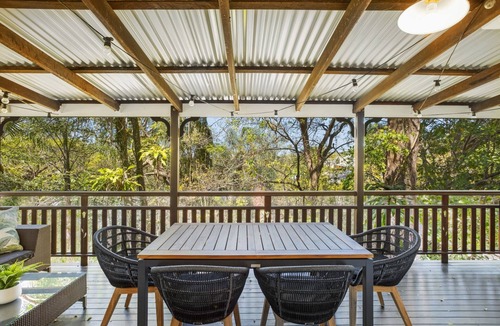 Bardon Apartment | Tranquil 2-Bed Family Home with Deck Among Trees