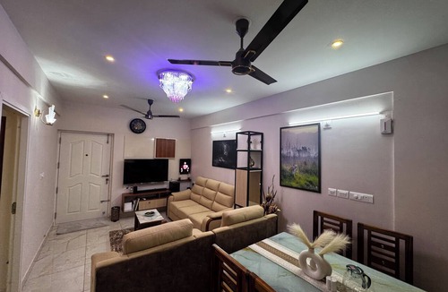 Thiruvananthapuram Apartment | Tranquil 2-bedroom apartment with AC in charming Thundathil