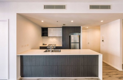 South Brisbane Apartment | Tranquil 2BR Stay Between Art and Sky