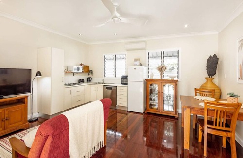 Cairns Apartment | Tranquil 3BR Cottage/Granny Flat Combo near City
