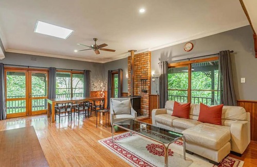 Olinda House | Tranquil 4 Bedroom Cottage in Olinda