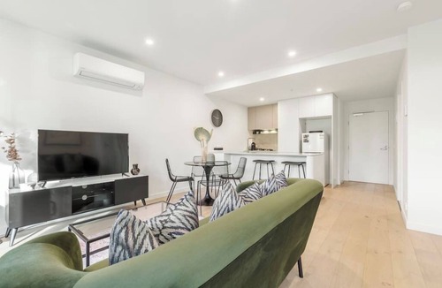 Heidelberg Apartment | Tranquil Apt | Major Hospital Precinct w Parking