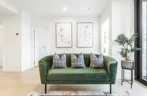 Heidelberg Apartment | Tranquil Apt Major Hospital Precinct w Parking