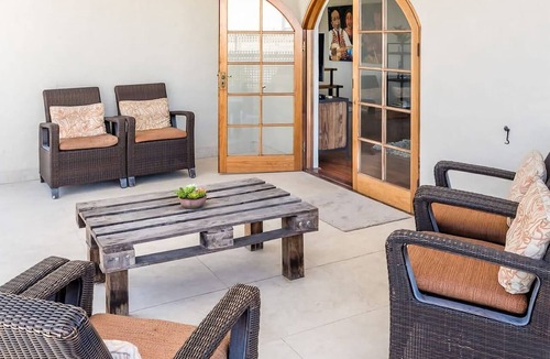 Indooroopilly Apartment | Tranquil Arches Indooroopilly